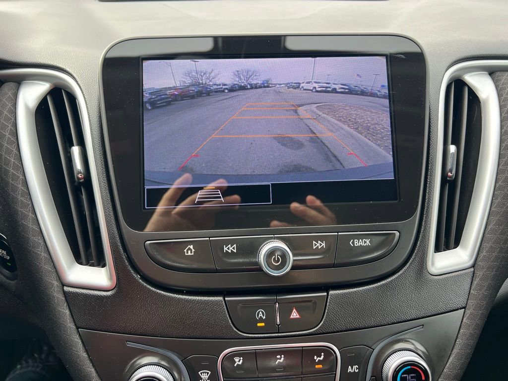 Used 2022 Chevrolet Malibu LT image 32