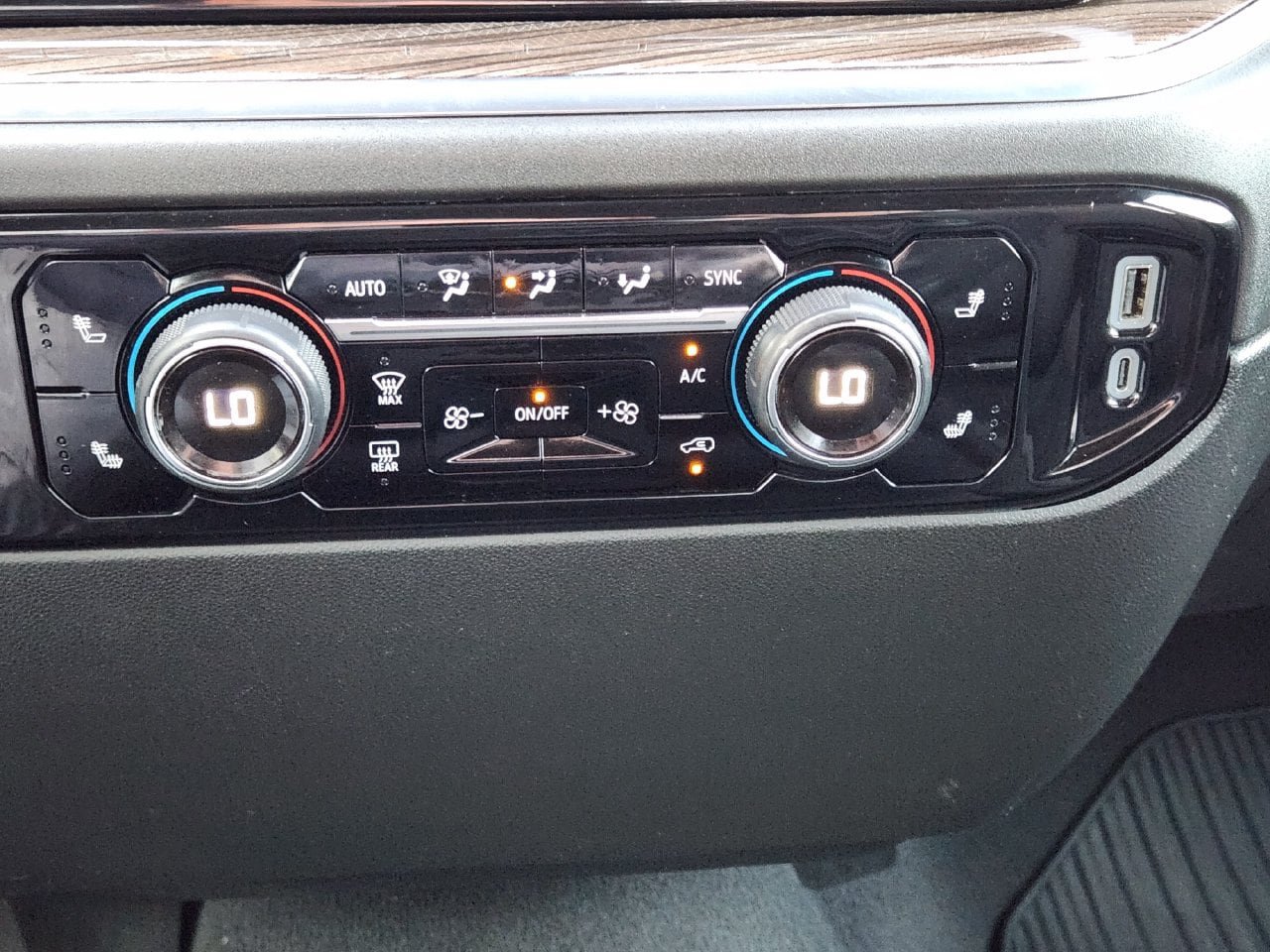 Used 2024 Chevrolet Silverado 1500 LT RWD image 18