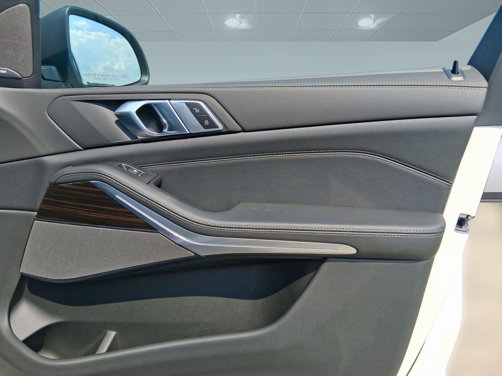 Used 2026 BMW X5 sDrive40i w/ Premium Package image 30