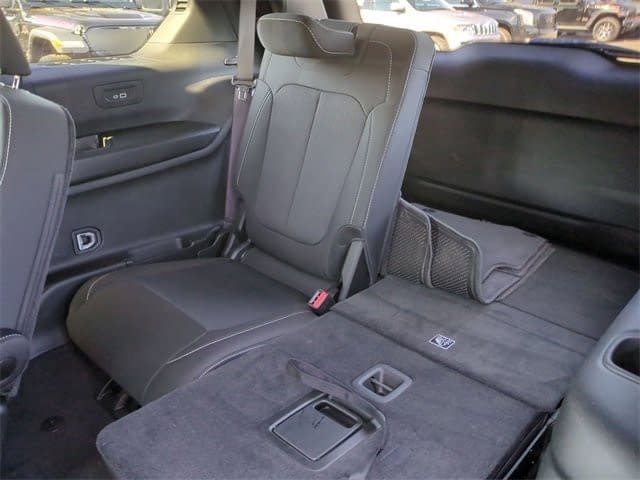 Used 2024 Jeep Grand Cherokee L Laredo w/ Luxury Tech Group I AWD/4WD image 21