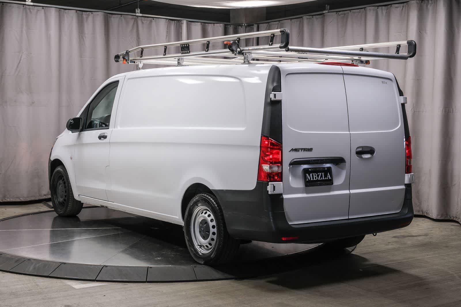 Used 2023 Mercedes-Benz Metris image 2