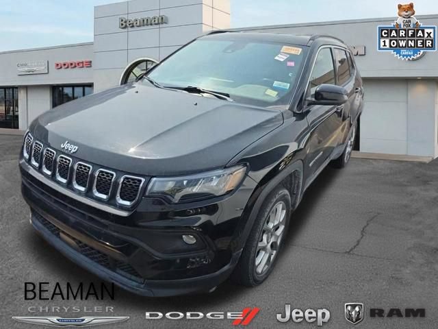 Used 2023 Jeep Compass Latitude AWD/4WD image 1