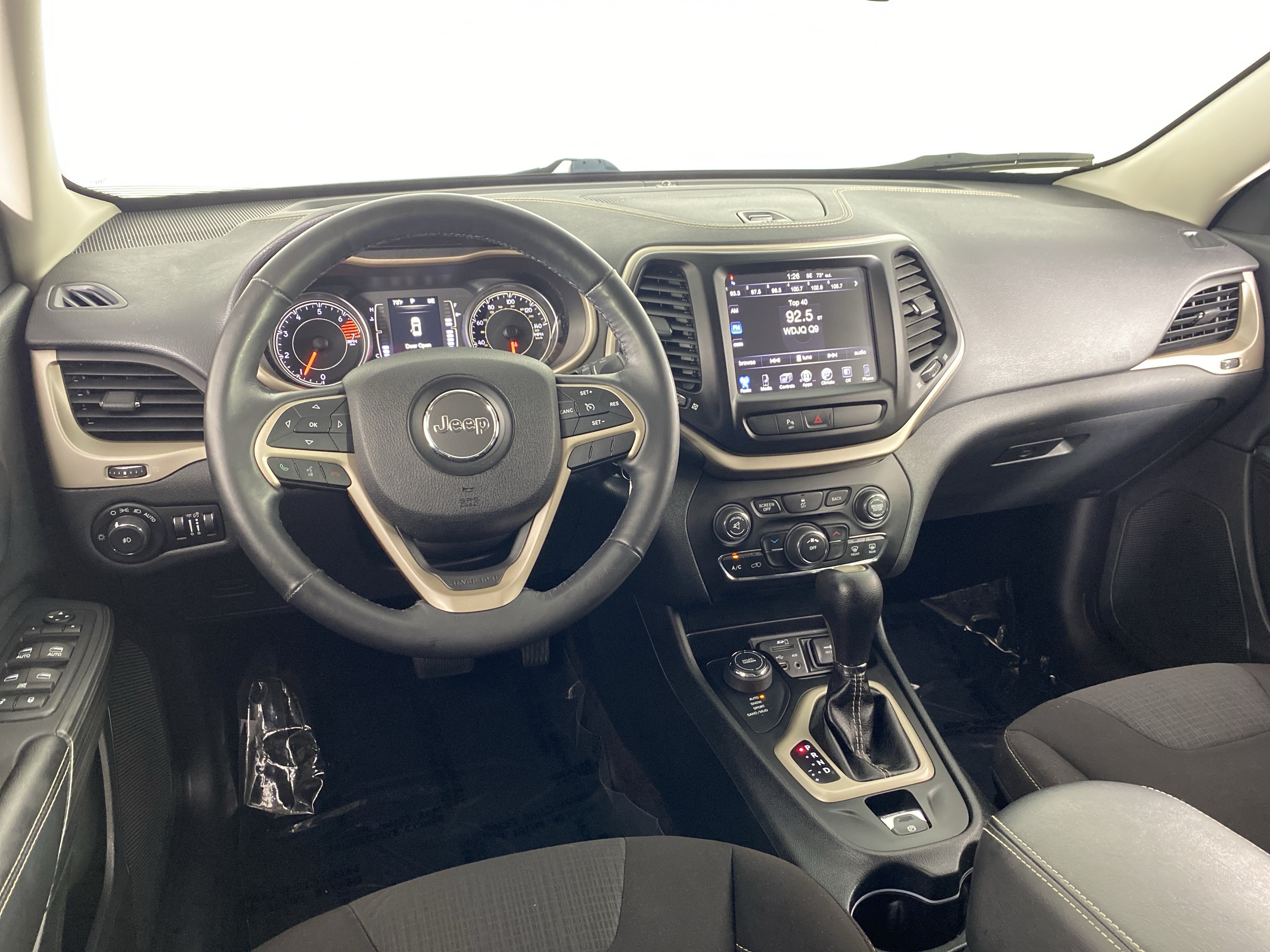 Used 2016 Jeep Cherokee Latitude w/ Safety/Convenience Group AWD/4WD image 17