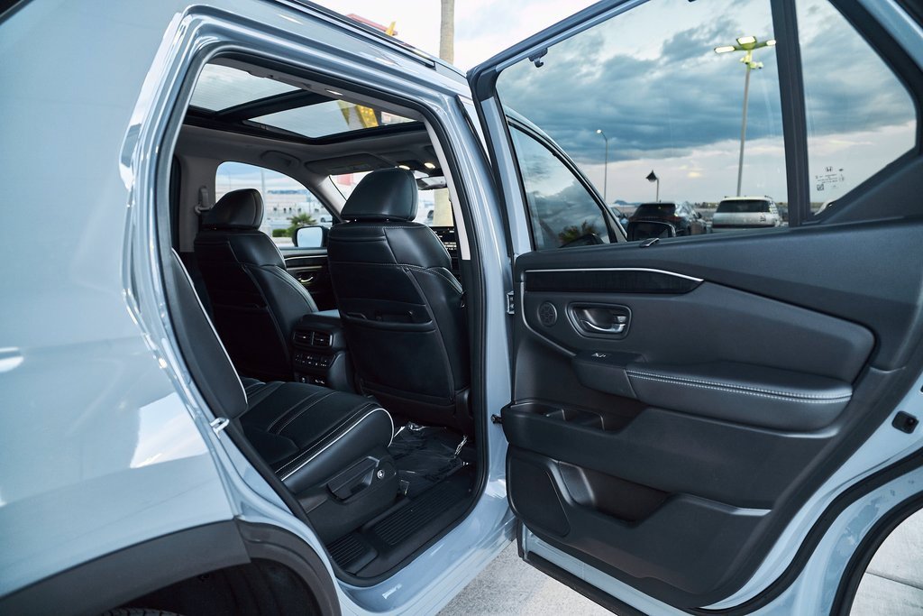 Used 2023 Honda Pilot Elite image 14