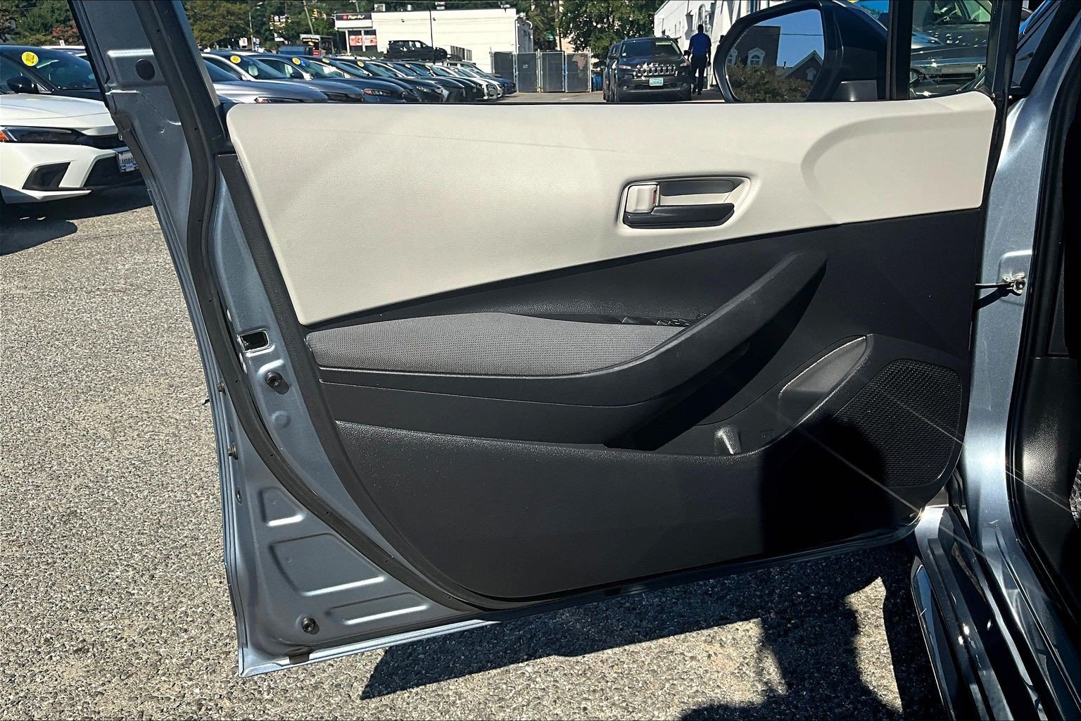 Used 2022 Toyota Corolla LE FWD image 17
