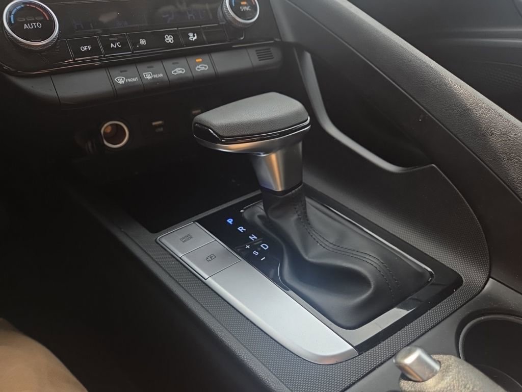 Used 2023 Hyundai Elantra SEL image 21