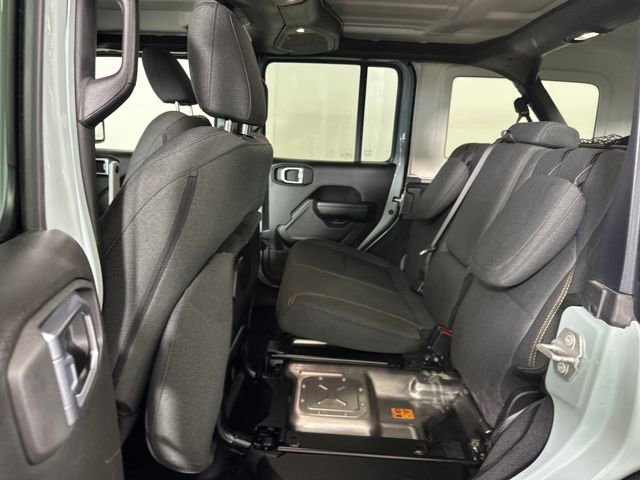 Used 2024 Jeep Wrangler Unlimited image 25