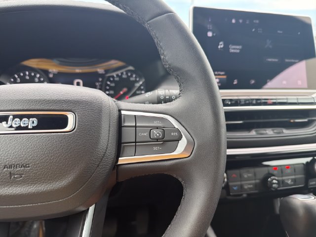 Used 2025 Jeep Compass Latitude w/ Altitude Special Edition AWD/4WD image 15