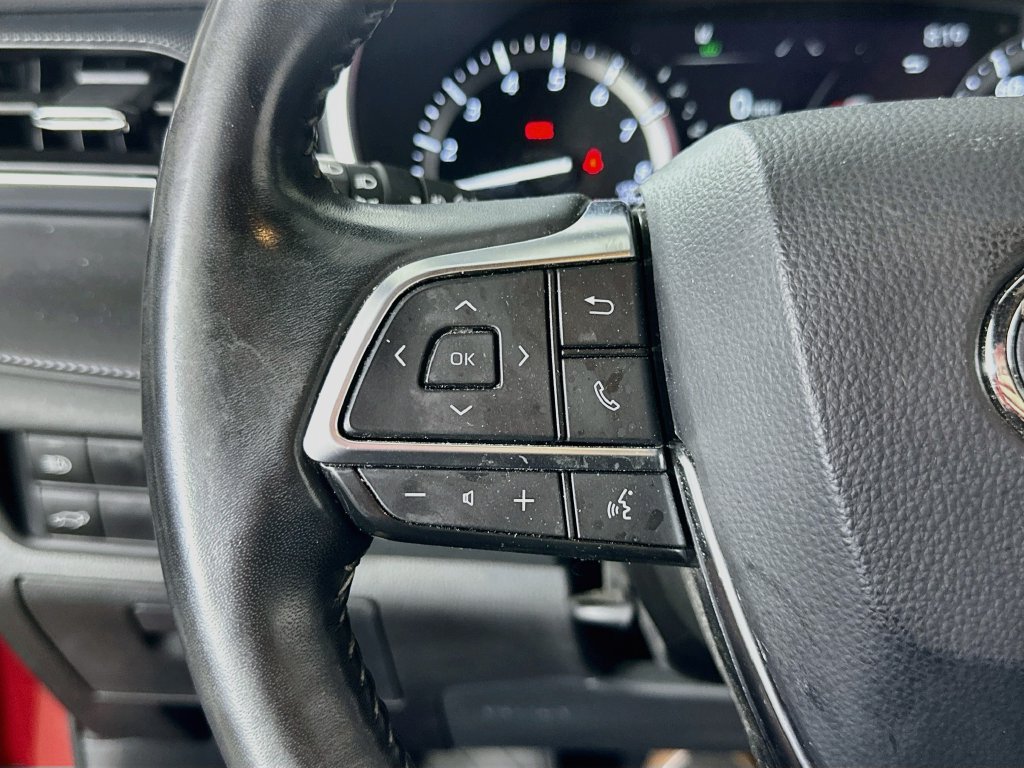 Used 2021 Toyota Highlander XSE AWD/4WD image 25