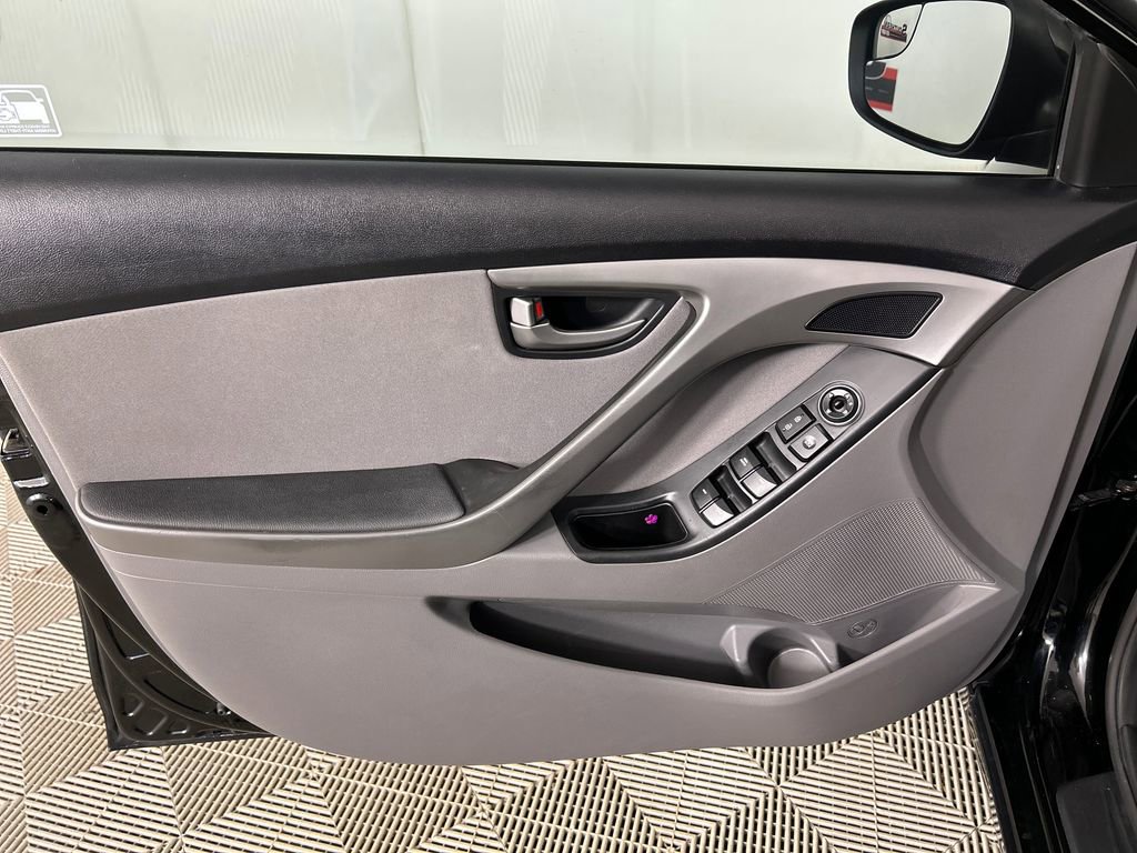 Used 2015 Hyundai Elantra SE w/ Option Group 02 image 11