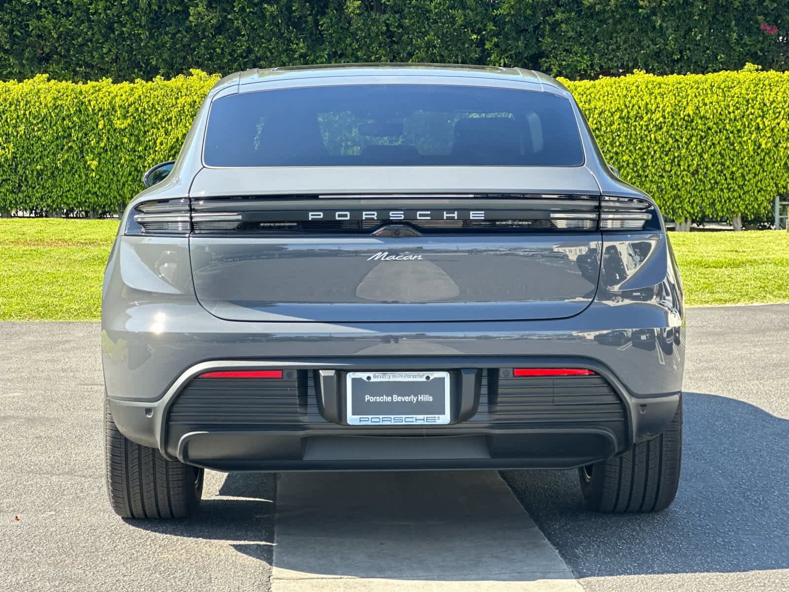 New 2026 Porsche Macan Electric RWD image 7