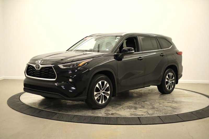 Used 2023 Toyota Highlander XLE image 7