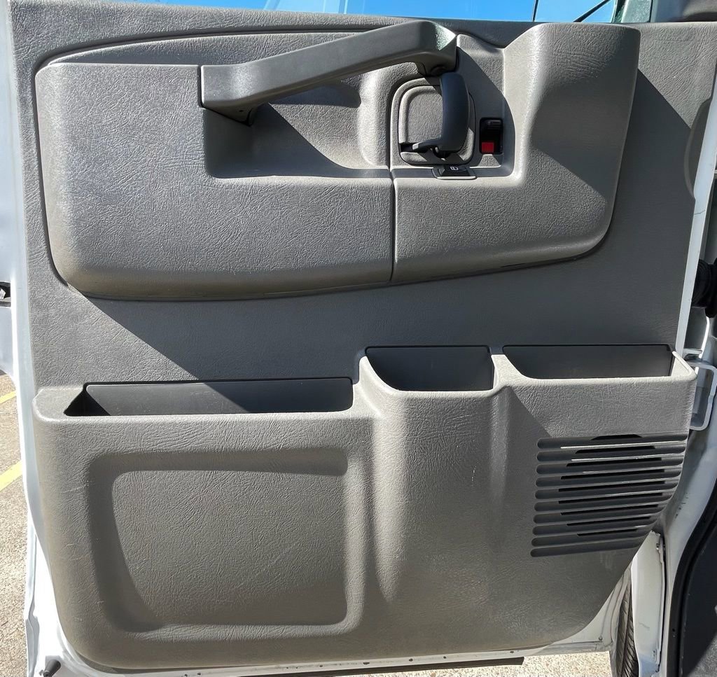 Used 2017 Chevrolet Express 2500 Extended image 31