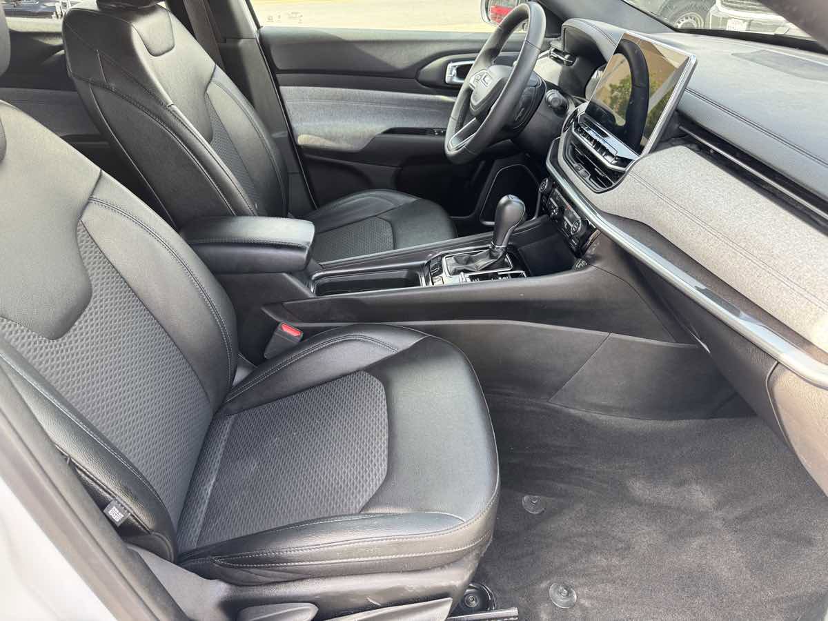 Used 2024 Jeep Compass Latitude AWD/4WD image 18