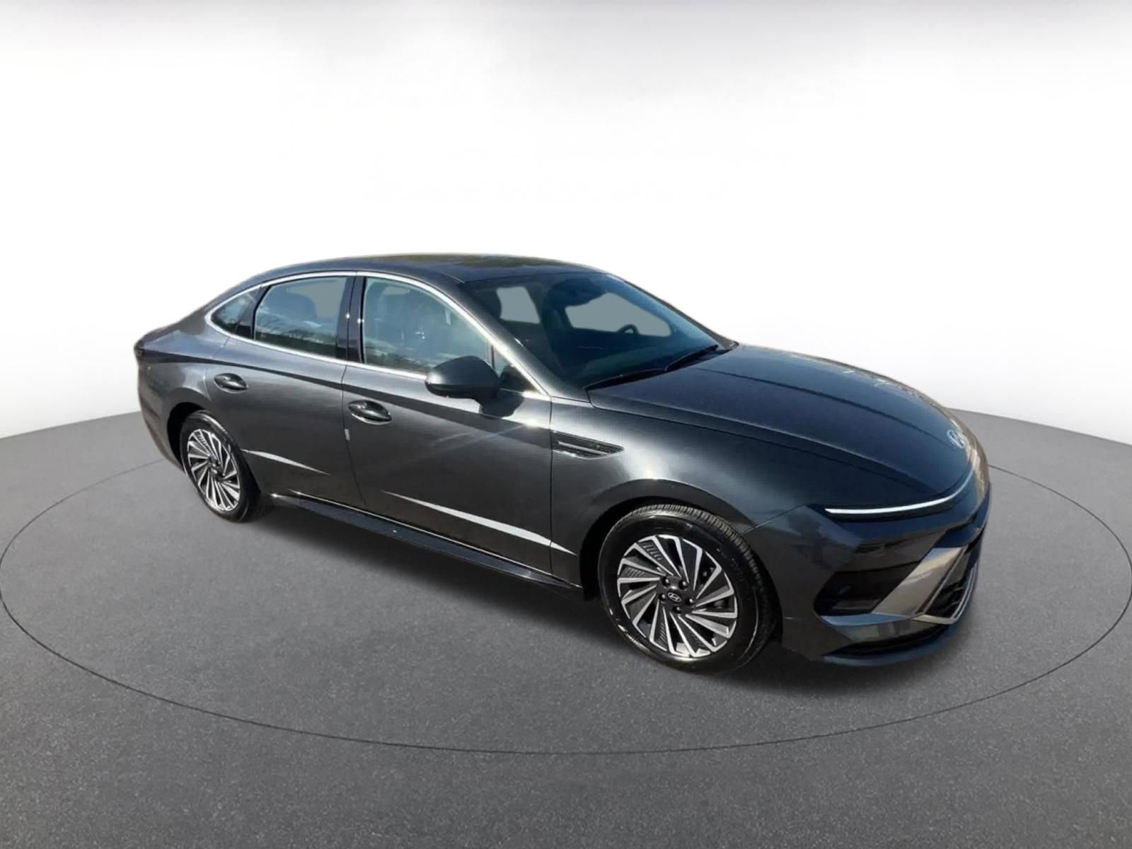 Used 2025 Hyundai Sonata SEL image 2