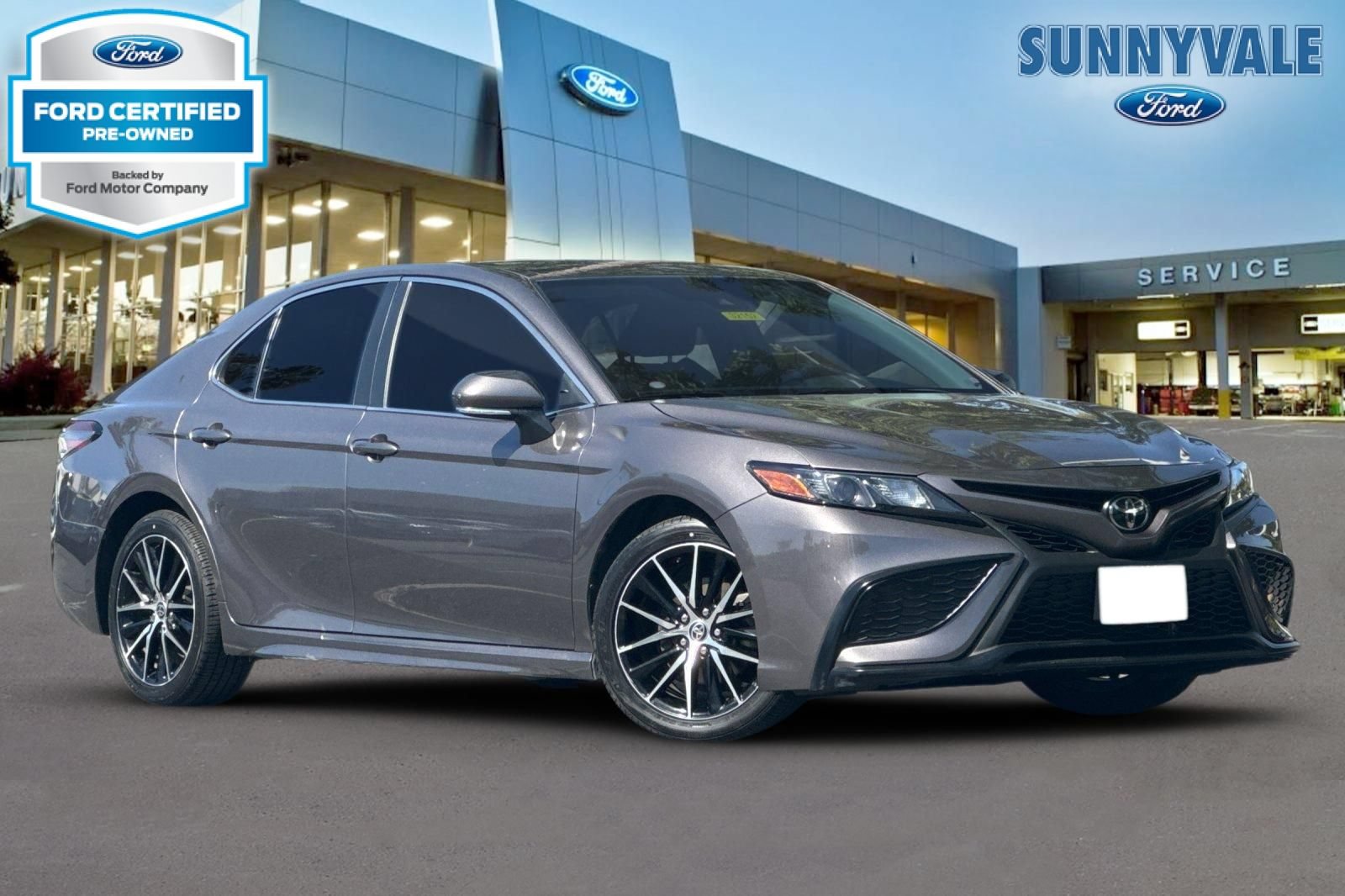 Used 2022 Toyota Camry SE FWD image 1