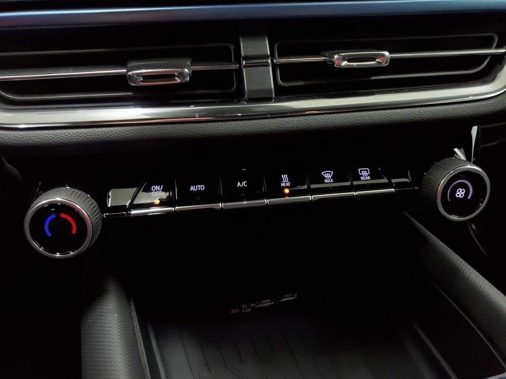 Used 2025 Chevrolet Equinox EV LT image 16