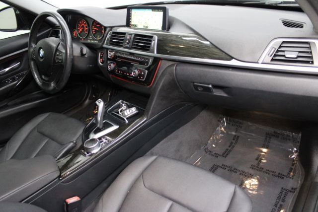 Used 2018 BMW 320i Sedan RWD image 23