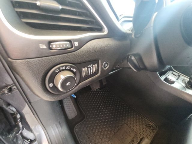 Used 2021 Jeep Cherokee Trailhawk w/ Sun, Sound & Nav Group AWD/4WD image 23