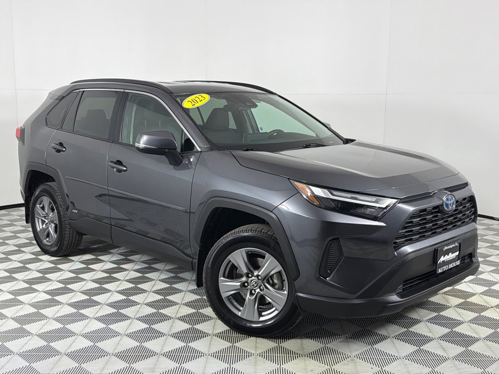 Used 2023 Toyota RAV4 XLE image 2