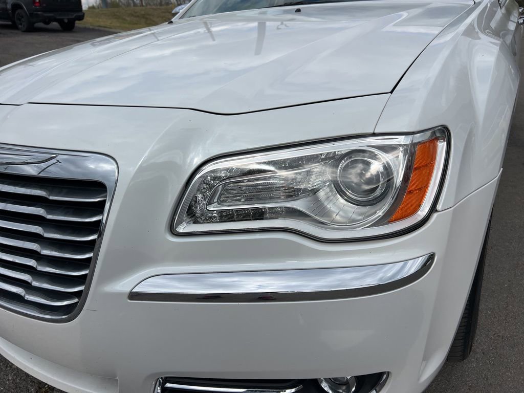 Used 2012 Chrysler 300 Limited image 10