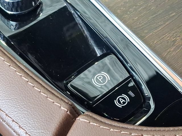 Used 2024 Volvo V90 B6 Cross Country Ultimate AWD/4WD image 22