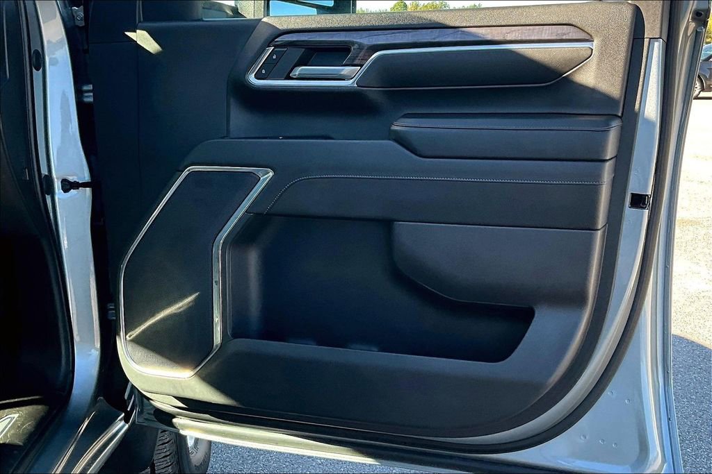 Used 2024 Chevrolet Silverado 2500 LTZ image 23