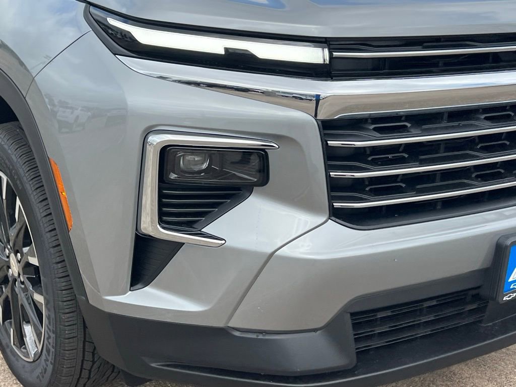 New 2026 Chevrolet Traverse LT w/ Sun and Wheel Package FWD image 5