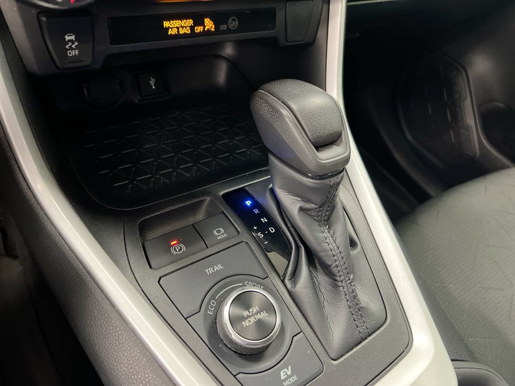 Used 2022 Toyota RAV4 XLE AWD/4WD image 17
