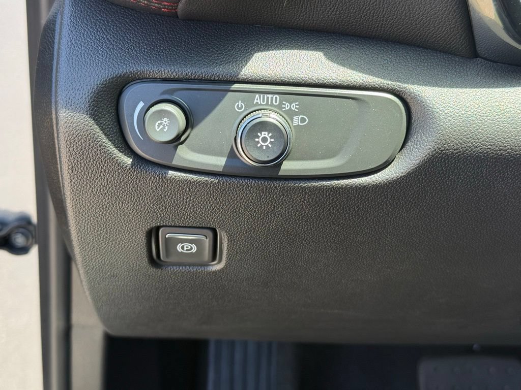 Used 2025 Chevrolet Blazer RS FWD image 12