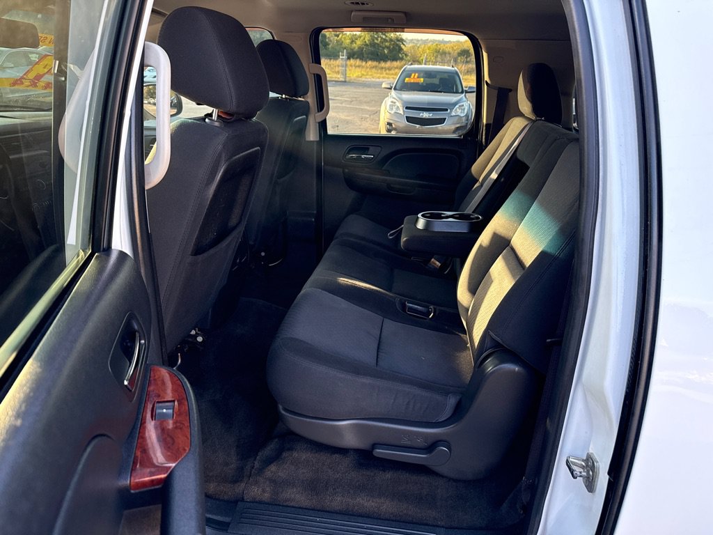Used 2014 Chevrolet Suburban LS RWD image 10