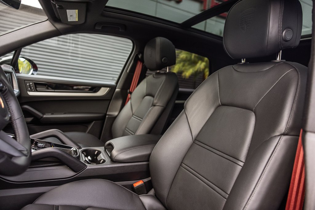 Certified 2025 Porsche Cayenne E-Hybrid AWD/4WD image 5
