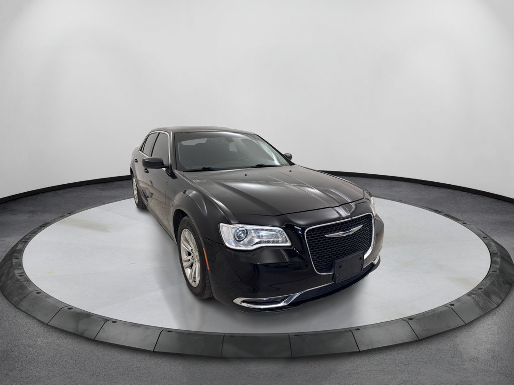 Used 2018 Chrysler 300 Touring w/ Driver Convenience Group RWD image 3