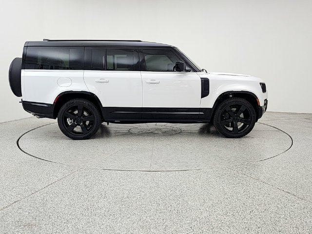 New 2026 Land Rover Defender 130 X-Dynamic SE AWD/4WD image 4