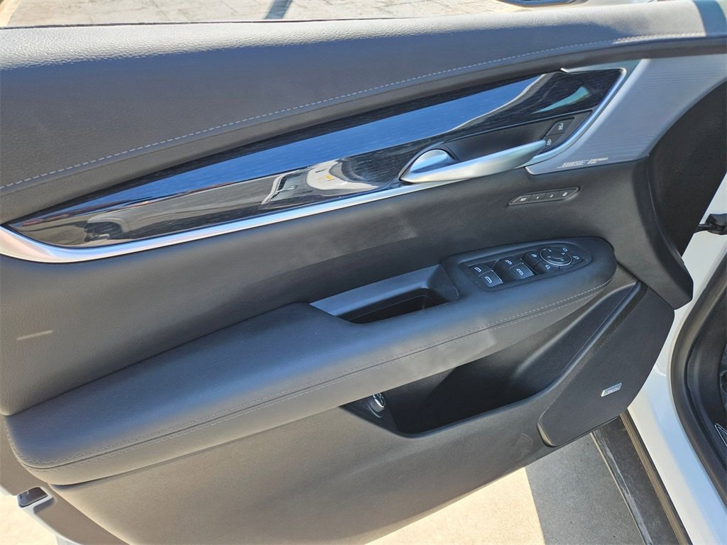 Used 2025 Cadillac XT5 Premium Luxury image 15