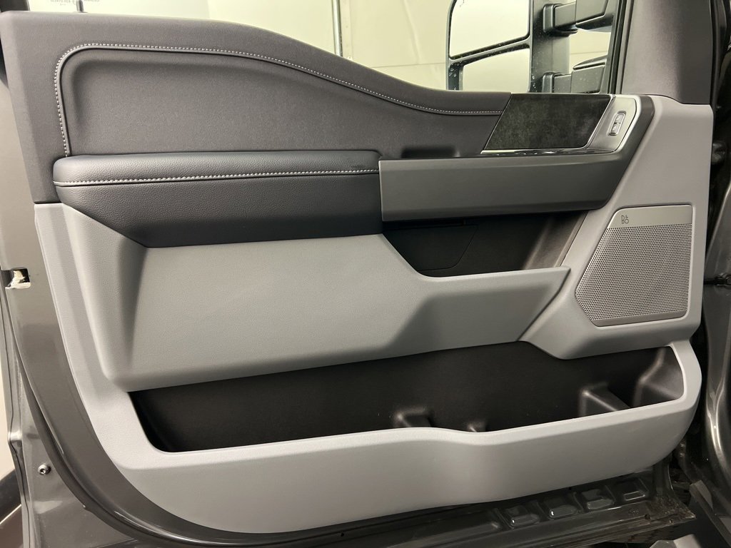 New 2025 Ford F250 XLT w/ Black Appearance Package image 30