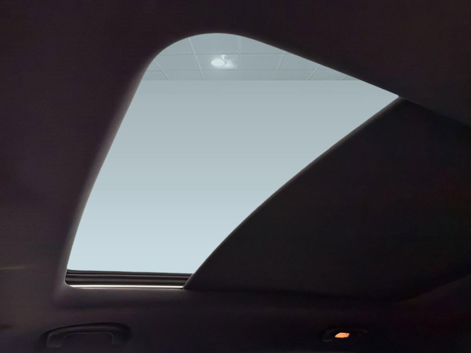 Used 2023 Chevrolet TrailBlazer RS w/ Sun and Liftgate Package FWD image 14