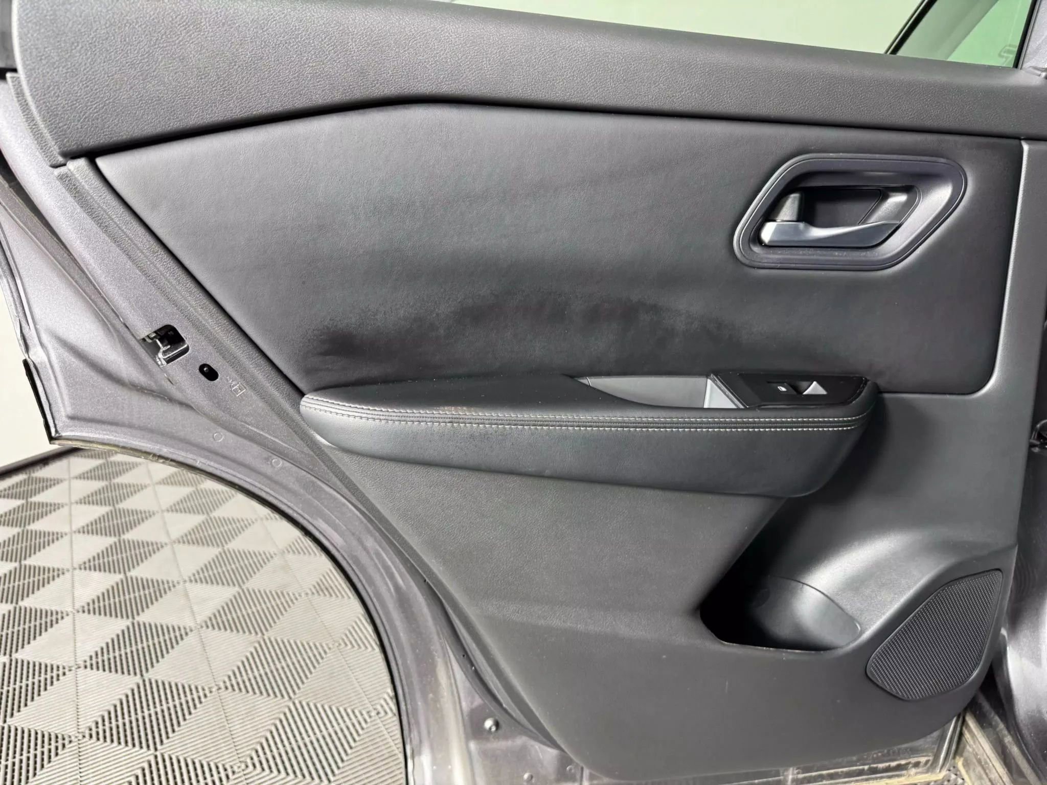 Used 2024 Nissan Rogue SV AWD/4WD image 40