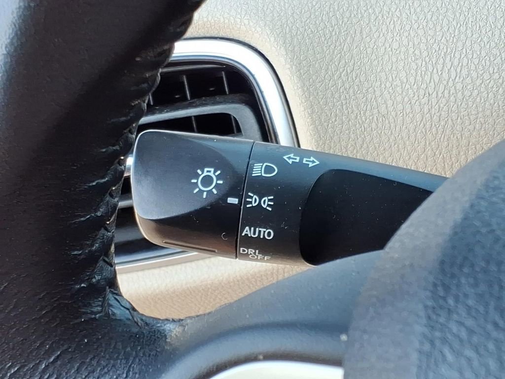 Used 2017 Toyota Prius Three w/ Advanced Technology Package FWD image 17