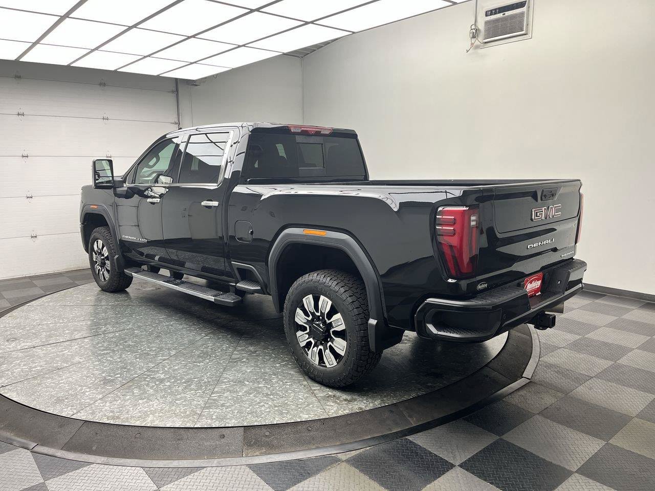 Certified 2025 GMC Sierra 2500 Denali w/ Denali Reserve Package AWD/4WD image 2