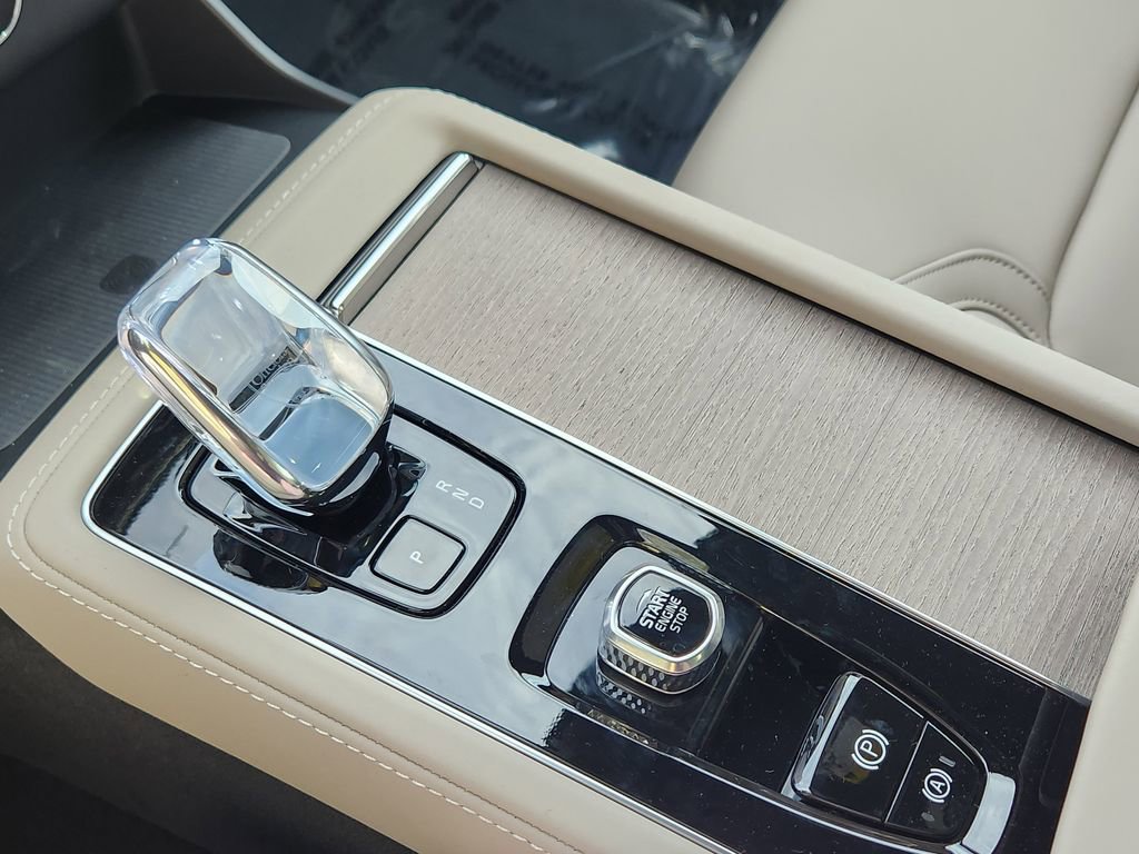 New 2026 Volvo XC90 B6 Plus w/ Protection Package Premier image 18