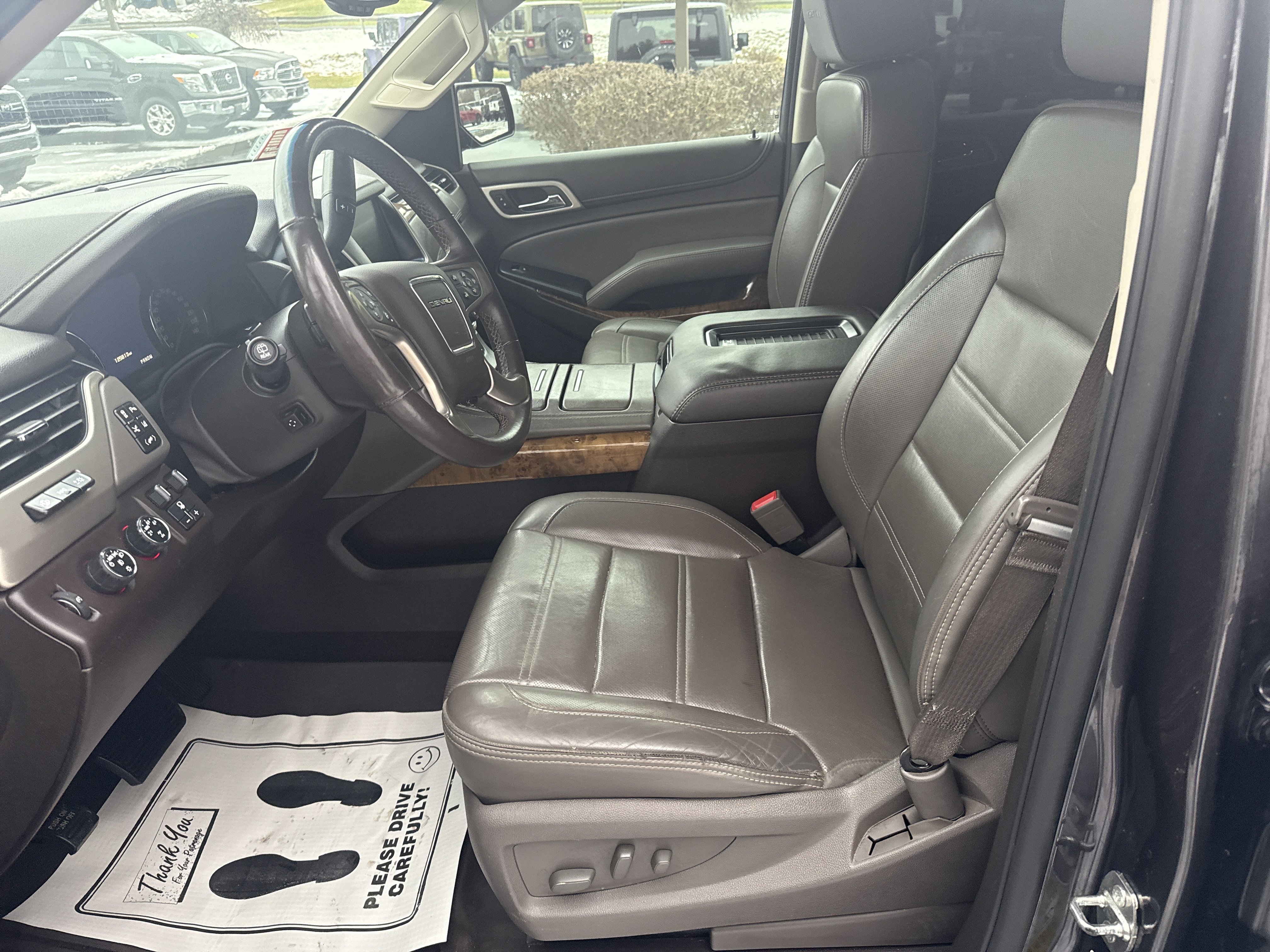 Used 2015 GMC Yukon Denali w/ Premium Package image 12