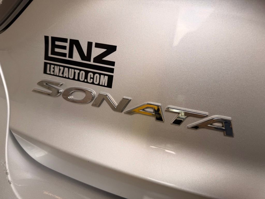 Used 2017 Hyundai Sonata Limited w/ Ultimate Package 02 FWD image 9