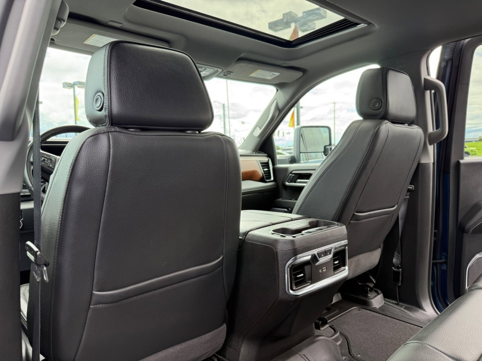 Used 2024 GMC Sierra 2500 Denali w/ Technology Package image 18