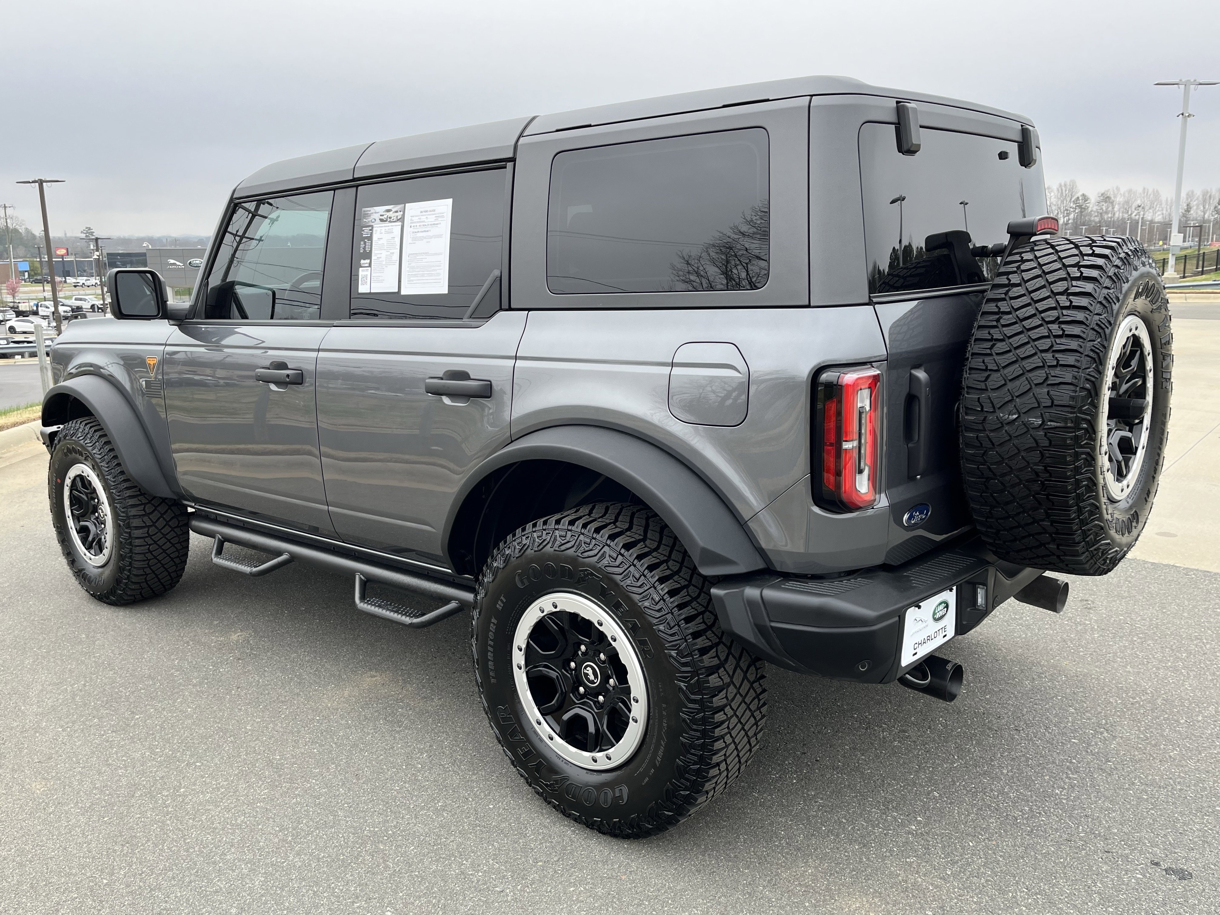 Used 2024 Ford Bronco Badlands image 7