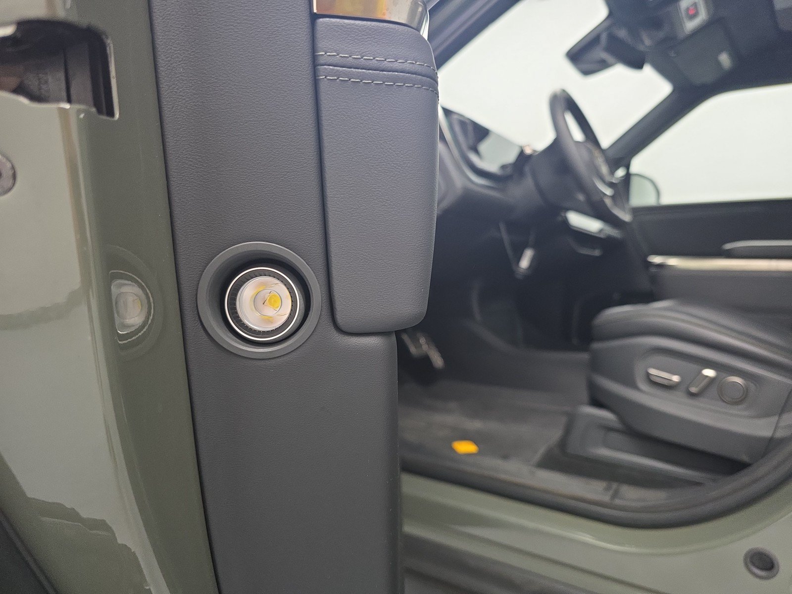 Used 2022 Rivian R1S Launch Edition AWD/4WD image 32
