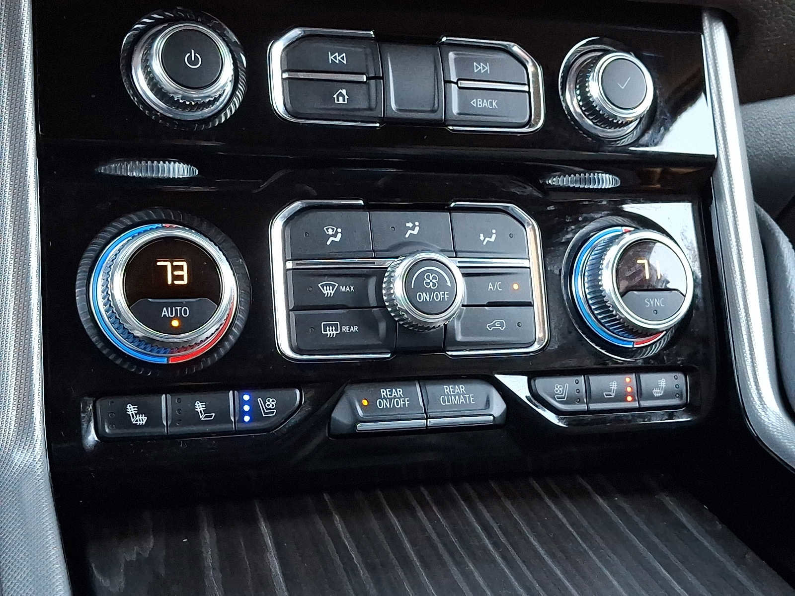 Used 2021 GMC Yukon Denali w/ Denali Premium Package image 18