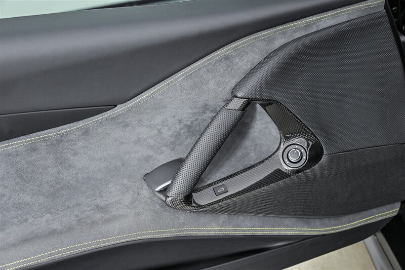 Used 2020 Ferrari 812 Superfast RWD image 18