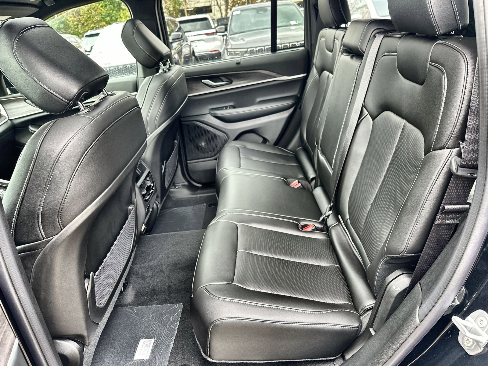 New 2025 Jeep Grand Cherokee Limited w/ Luxury Tech Group II image 25