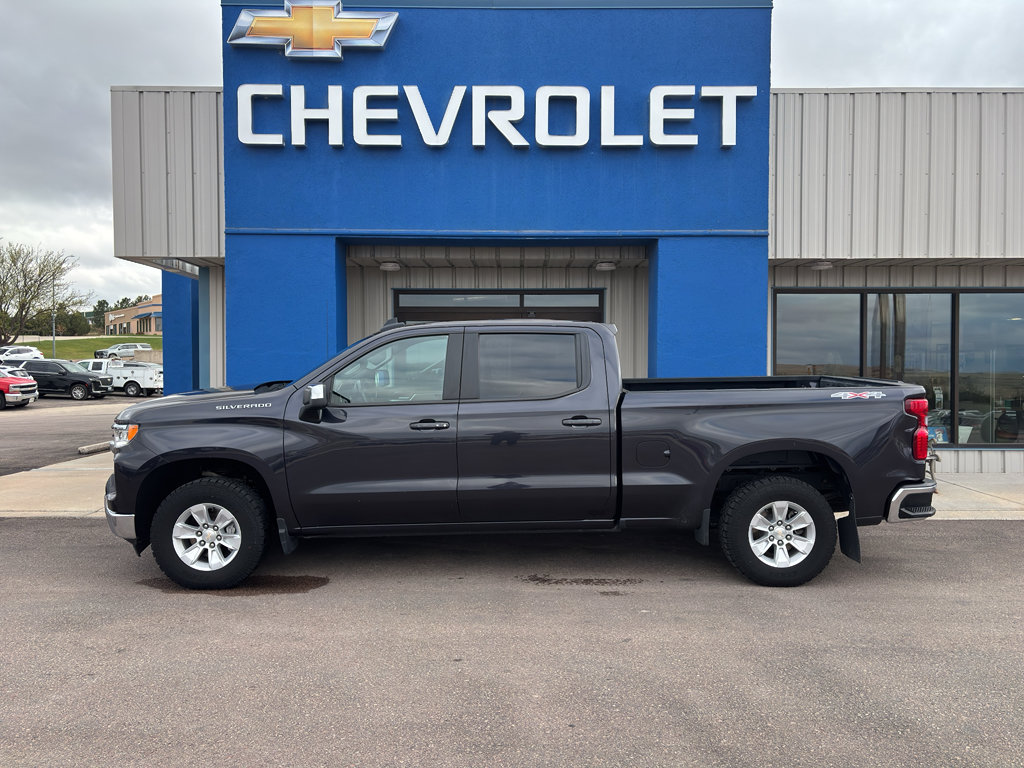 Used 2022 Chevrolet Silverado 1500 LT AWD/4WD image 1